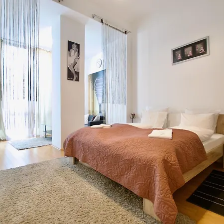 Premium By Hi5 - Vitkovics Apartament *